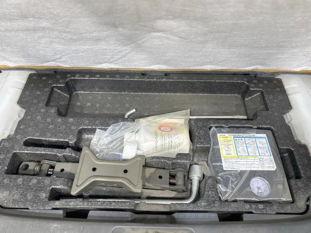 パレットSW リミテッド 電動スライドドア CDオーディオ 禁煙車 スマートキー HIDヘッド フォグライト オートライト 純正14インチアルミ オートエアコン 革巻きステアリング ステアリングスイッチ 盗難防止装置 CD再生(34枚目)