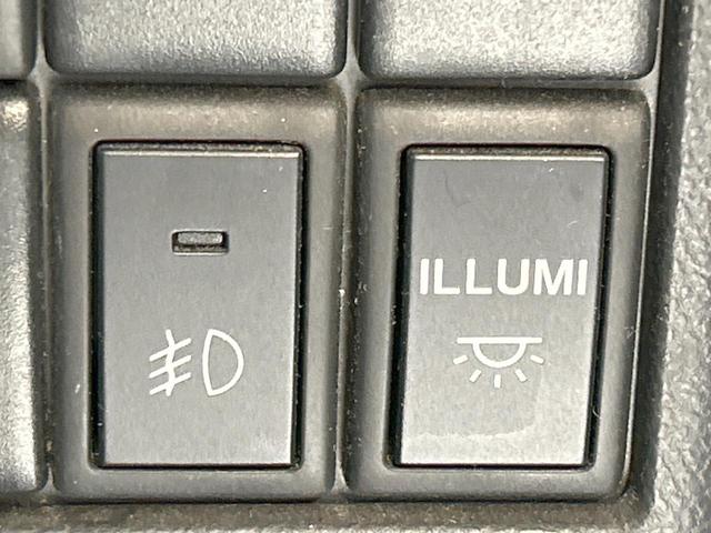 パレットSW リミテッド 電動スライドドア CDオーディオ 禁煙車 スマートキー HIDヘッド フォグライト オートライト 純正14インチアルミ オートエアコン 革巻きステアリング ステアリングスイッチ 盗難防止装置 CD再生(41枚目)