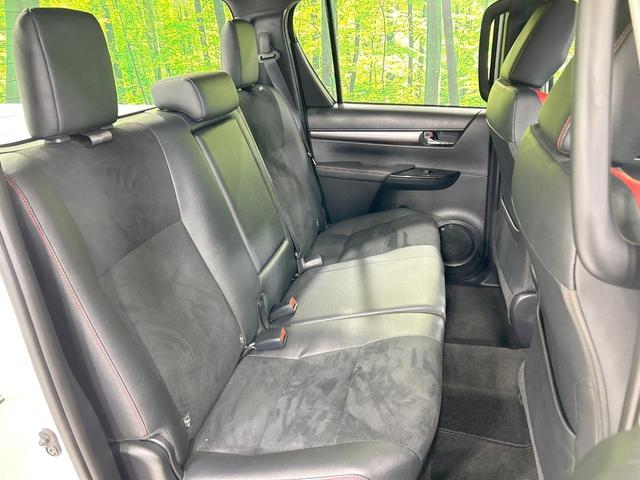 後部座席も気になるようなキズ・汚れやへたり等、大きなダメージはなく、良好な状態です。