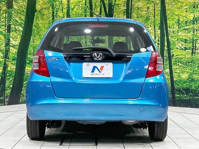 フィット Ｇ　禁煙車　ＣＤオーディオ　キーレスエントリー　エアコン　電動ドアミラー　バニティミラー　ＡＵＸ接続　パワーウィンドウ　衝突安全ボディ　ドアバイザー　盗難防止システム　パワーステアリング（14枚目）