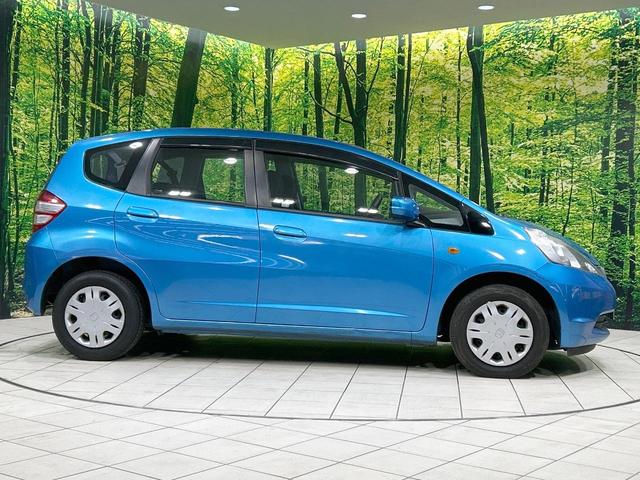 フィット Ｇ　禁煙車　ＣＤオーディオ　キーレスエントリー　エアコン　電動ドアミラー　バニティミラー　ＡＵＸ接続　パワーウィンドウ　衝突安全ボディ　ドアバイザー　盗難防止システム　パワーステアリング（24枚目）