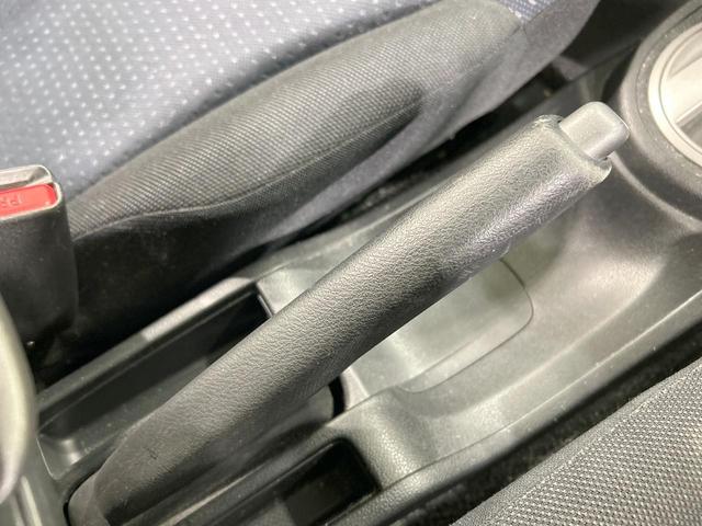 フィット Ｇ　禁煙車　ＣＤオーディオ　キーレスエントリー　エアコン　電動ドアミラー　バニティミラー　ＡＵＸ接続　パワーウィンドウ　衝突安全ボディ　ドアバイザー　盗難防止システム　パワーステアリング（28枚目）