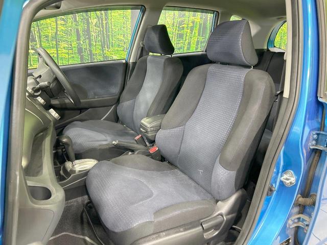 フィット Ｇ　禁煙車　ＣＤオーディオ　キーレスエントリー　エアコン　電動ドアミラー　バニティミラー　ＡＵＸ接続　パワーウィンドウ　衝突安全ボディ　ドアバイザー　盗難防止システム　パワーステアリング（29枚目）