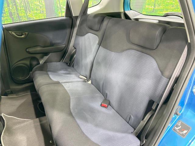 フィット Ｇ　禁煙車　ＣＤオーディオ　キーレスエントリー　エアコン　電動ドアミラー　バニティミラー　ＡＵＸ接続　パワーウィンドウ　衝突安全ボディ　ドアバイザー　盗難防止システム　パワーステアリング（30枚目）