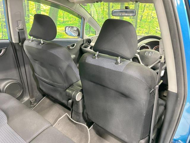 フィット Ｇ　禁煙車　ＣＤオーディオ　キーレスエントリー　エアコン　電動ドアミラー　バニティミラー　ＡＵＸ接続　パワーウィンドウ　衝突安全ボディ　ドアバイザー　盗難防止システム　パワーステアリング（32枚目）