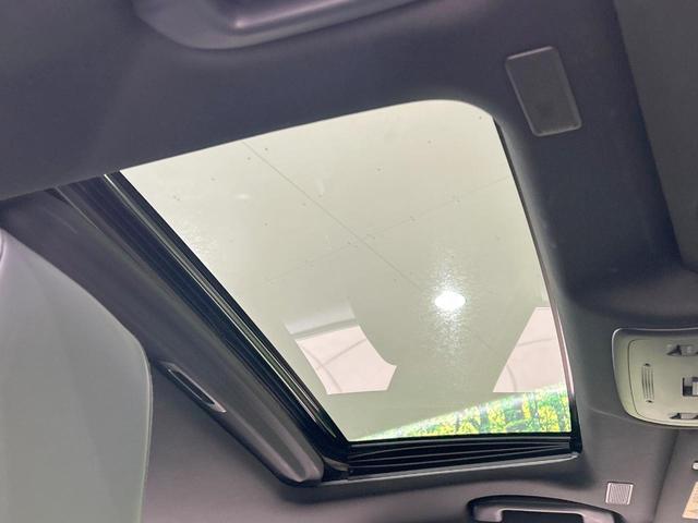 クラウンハイブリッド Ｓ　スポーツスタイル　サンルーフ　純正９型ナビ　バックカメラ　セーフティセンス　レーダークルーズ　禁煙車　ハーフレザーシート　コーナーセンサー　スマートキー　ＬＥＤヘッド　ＥＴＣ　純正１８インチＡＷ　純正革巻きステアリング（3枚目）