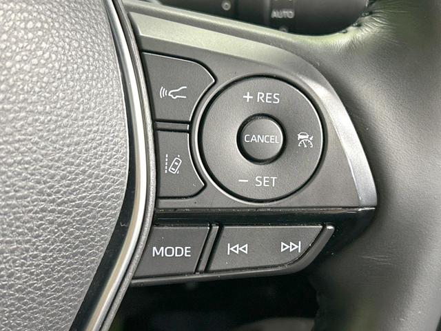 クラウンハイブリッド Ｓ　スポーツスタイル　サンルーフ　純正９型ナビ　バックカメラ　セーフティセンス　レーダークルーズ　禁煙車　ハーフレザーシート　コーナーセンサー　スマートキー　ＬＥＤヘッド　ＥＴＣ　純正１８インチＡＷ　純正革巻きステアリング（6枚目）