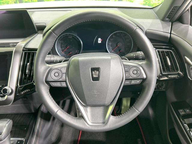 クラウンハイブリッド Ｓ　スポーツスタイル　サンルーフ　純正９型ナビ　バックカメラ　セーフティセンス　レーダークルーズ　禁煙車　ハーフレザーシート　コーナーセンサー　スマートキー　ＬＥＤヘッド　ＥＴＣ　純正１８インチＡＷ　純正革巻きステアリング（11枚目）