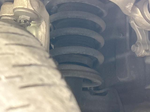 クラウンハイブリッド Ｓ　スポーツスタイル　サンルーフ　純正９型ナビ　バックカメラ　セーフティセンス　レーダークルーズ　禁煙車　ハーフレザーシート　コーナーセンサー　スマートキー　ＬＥＤヘッド　ＥＴＣ　純正１８インチＡＷ　純正革巻きステアリング（20枚目）