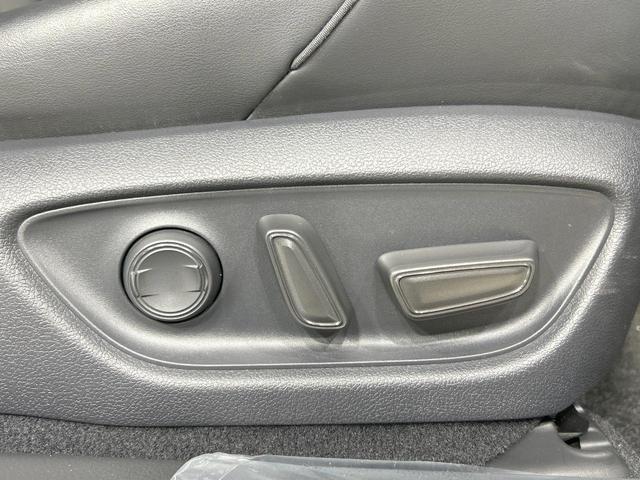 クラウンハイブリッド Ｓ　スポーツスタイル　サンルーフ　純正９型ナビ　バックカメラ　セーフティセンス　レーダークルーズ　禁煙車　ハーフレザーシート　コーナーセンサー　スマートキー　ＬＥＤヘッド　ＥＴＣ　純正１８インチＡＷ　純正革巻きステアリング（42枚目）