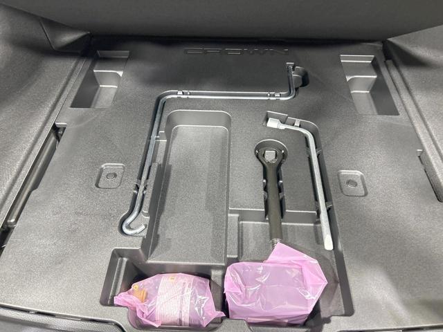 クラウンハイブリッド Ｓ　スポーツスタイル　サンルーフ　純正９型ナビ　バックカメラ　セーフティセンス　レーダークルーズ　禁煙車　ハーフレザーシート　コーナーセンサー　スマートキー　ＬＥＤヘッド　ＥＴＣ　純正１８インチＡＷ　純正革巻きステアリング（49枚目）