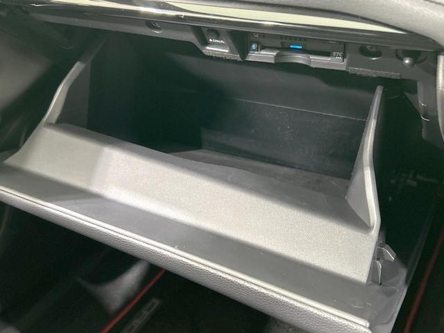 クラウンハイブリッド Ｓ　スポーツスタイル　サンルーフ　純正９型ナビ　バックカメラ　セーフティセンス　レーダークルーズ　禁煙車　ハーフレザーシート　コーナーセンサー　スマートキー　ＬＥＤヘッド　ＥＴＣ　純正１８インチＡＷ　純正革巻きステアリング（50枚目）