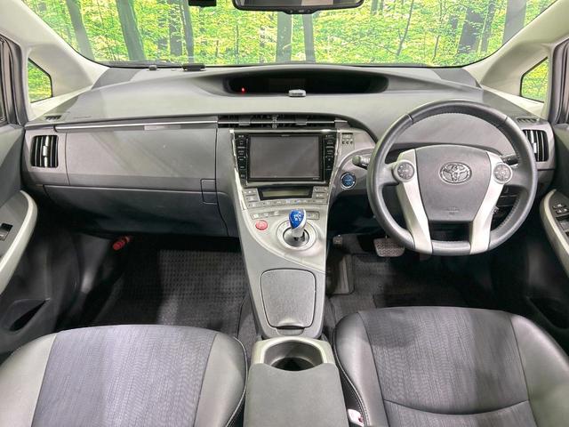 プリウス Ｇ　８型ナビ　バックカメラ　クルーズコントロール　禁煙車　パワーシート　ＥＴＣ　Ｂｌｕｅｔｏｏｔｈ再生　ＨＩＤヘッド　ハーフレザーシート　オートエアコン　純正１５インチＡＷ　純正革巻きステアリング（2枚目）