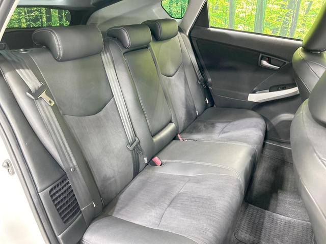 プリウス Ｇ　８型ナビ　バックカメラ　クルーズコントロール　禁煙車　パワーシート　ＥＴＣ　Ｂｌｕｅｔｏｏｔｈ再生　ＨＩＤヘッド　ハーフレザーシート　オートエアコン　純正１５インチＡＷ　純正革巻きステアリング（9枚目）