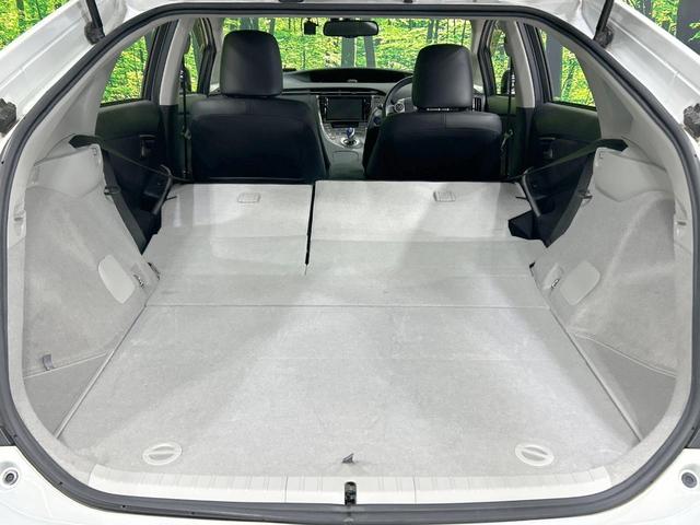 プリウス Ｇ　８型ナビ　バックカメラ　クルーズコントロール　禁煙車　パワーシート　ＥＴＣ　Ｂｌｕｅｔｏｏｔｈ再生　ＨＩＤヘッド　ハーフレザーシート　オートエアコン　純正１５インチＡＷ　純正革巻きステアリング（10枚目）