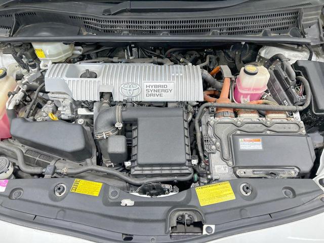 プリウス Ｇ　８型ナビ　バックカメラ　クルーズコントロール　禁煙車　パワーシート　ＥＴＣ　Ｂｌｕｅｔｏｏｔｈ再生　ＨＩＤヘッド　ハーフレザーシート　オートエアコン　純正１５インチＡＷ　純正革巻きステアリング（18枚目）