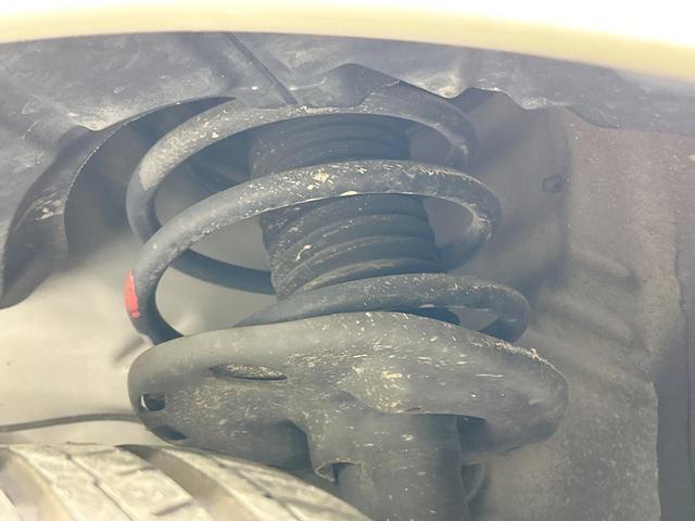 プリウス Ｇ　８型ナビ　バックカメラ　クルーズコントロール　禁煙車　パワーシート　ＥＴＣ　Ｂｌｕｅｔｏｏｔｈ再生　ＨＩＤヘッド　ハーフレザーシート　オートエアコン　純正１５インチＡＷ　純正革巻きステアリング（20枚目）