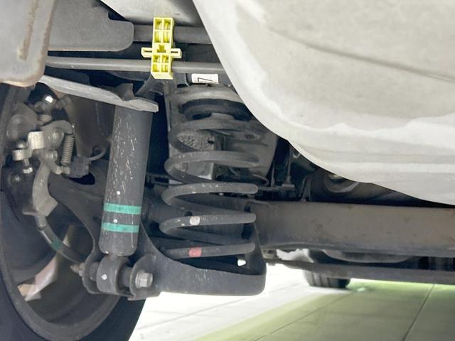 プリウス Ｇ　８型ナビ　バックカメラ　クルーズコントロール　禁煙車　パワーシート　ＥＴＣ　Ｂｌｕｅｔｏｏｔｈ再生　ＨＩＤヘッド　ハーフレザーシート　オートエアコン　純正１５インチＡＷ　純正革巻きステアリング（21枚目）