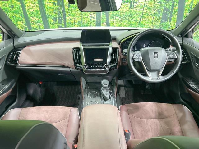 クラウンハイブリッド ＲＳアドバンス　純正ナビ　バックカメラ　セーフティセンス　レーダークルーズ　ブラインドスポットモニター　禁煙車　ハーフレザーシート　メモリー機能付きパワーシート　前席シートヒーター　ＬＥＤヘッド＆フォグ　オートライト（2枚目）