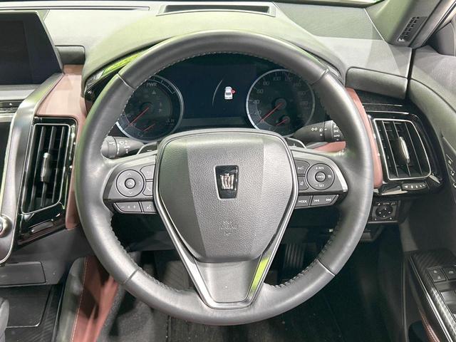 クラウンハイブリッド ＲＳアドバンス　純正ナビ　バックカメラ　セーフティセンス　レーダークルーズ　ブラインドスポットモニター　禁煙車　ハーフレザーシート　メモリー機能付きパワーシート　前席シートヒーター　ＬＥＤヘッド＆フォグ　オートライト（11枚目）