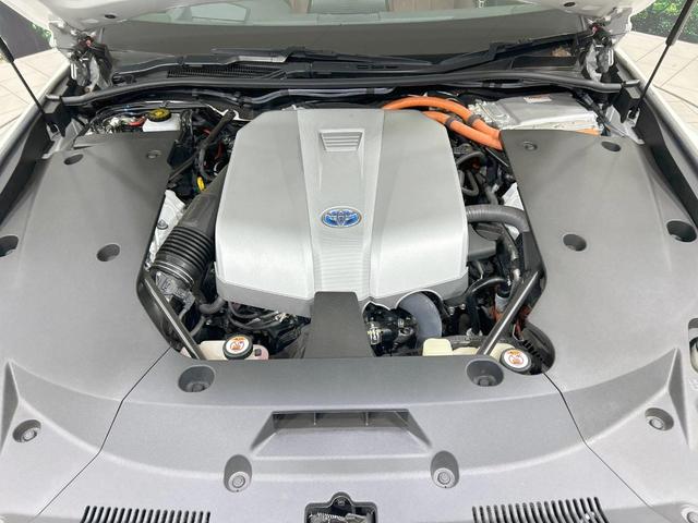 クラウンハイブリッド ＲＳアドバンス　純正ナビ　バックカメラ　セーフティセンス　レーダークルーズ　ブラインドスポットモニター　禁煙車　ハーフレザーシート　メモリー機能付きパワーシート　前席シートヒーター　ＬＥＤヘッド＆フォグ　オートライト（18枚目）