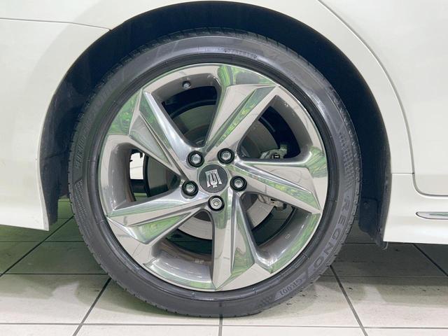 クラウンハイブリッド ＲＳアドバンス　純正ナビ　バックカメラ　セーフティセンス　レーダークルーズ　ブラインドスポットモニター　禁煙車　ハーフレザーシート　メモリー機能付きパワーシート　前席シートヒーター　ＬＥＤヘッド＆フォグ　オートライト（28枚目）