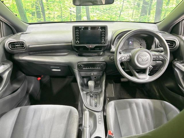 ヤリス ハイブリッドX バックカメラ セーフティセンス レーダークルーズ 禁煙車 Bluetooth再生 ETC2.0 純正ディスプレイ キーレスエントリー オートエアコン オートライト 電動格納ミラー 車線逸脱警報(2枚目)