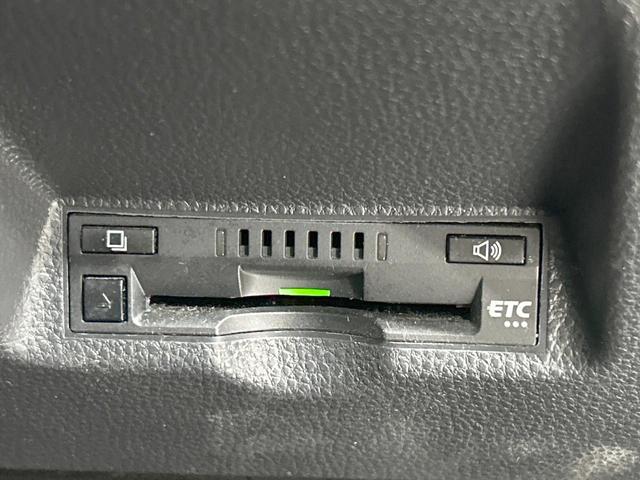 ヤリス ハイブリッドX バックカメラ セーフティセンス レーダークルーズ 禁煙車 Bluetooth再生 ETC2.0 純正ディスプレイ キーレスエントリー オートエアコン オートライト 電動格納ミラー 車線逸脱警報(6枚目)