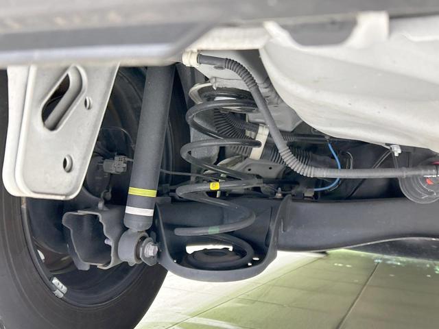 ヤリス ハイブリッドX バックカメラ セーフティセンス レーダークルーズ 禁煙車 Bluetooth再生 ETC2.0 純正ディスプレイ キーレスエントリー オートエアコン オートライト 電動格納ミラー 車線逸脱警報(21枚目)