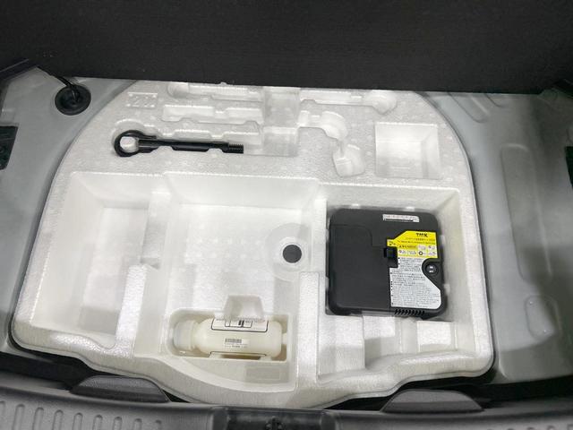 ヤリス ハイブリッドX バックカメラ セーフティセンス レーダークルーズ 禁煙車 Bluetooth再生 ETC2.0 純正ディスプレイ キーレスエントリー オートエアコン オートライト 電動格納ミラー 車線逸脱警報(39枚目)