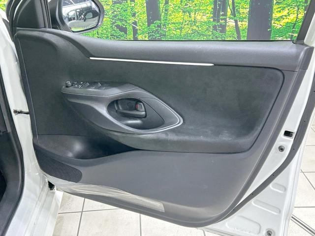 ヤリス ハイブリッドX バックカメラ セーフティセンス レーダークルーズ 禁煙車 Bluetooth再生 ETC2.0 純正ディスプレイ キーレスエントリー オートエアコン オートライト 電動格納ミラー 車線逸脱警報(41枚目)