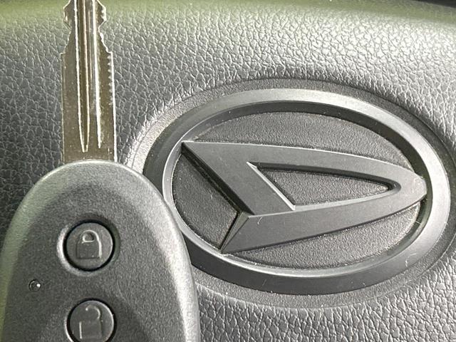 ハイゼットカーゴ ＤＸ　ＳＡＩＩＩ　スマートアシスト　禁煙車　コーナーセンサー　オートハイビーム　キーレスエントリー　プライバシーガラス　横滑り防止装置　パワーウィンドウ　アイドリングストップ　盗難防止装置　衝突安全ボディ（6枚目）