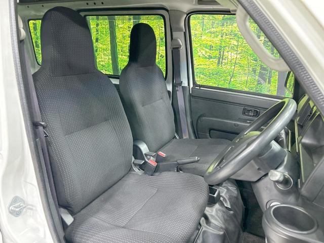 ハイゼットカーゴ ＤＸ　ＳＡＩＩＩ　スマートアシスト　禁煙車　コーナーセンサー　オートハイビーム　キーレスエントリー　プライバシーガラス　横滑り防止装置　パワーウィンドウ　アイドリングストップ　盗難防止装置　衝突安全ボディ（8枚目）