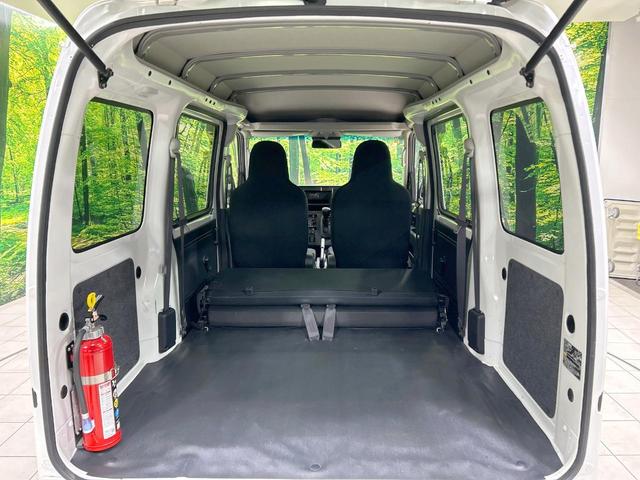 ハイゼットカーゴ ＤＸ　ＳＡＩＩＩ　スマートアシスト　禁煙車　コーナーセンサー　オートハイビーム　キーレスエントリー　プライバシーガラス　横滑り防止装置　パワーウィンドウ　アイドリングストップ　盗難防止装置　衝突安全ボディ（10枚目）