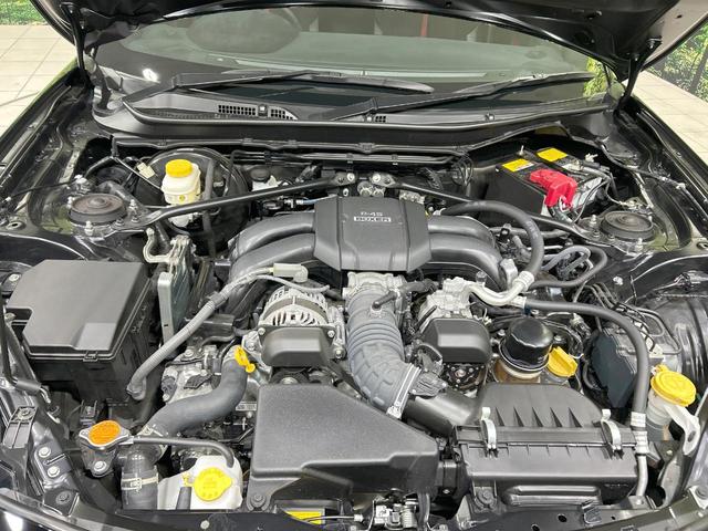 ＧＲ８６ ＲＺ　６ＭＴ　バックカメラ　クルコン　ブラインドスポットモニター　禁煙車　９型ディスプレイ　Ｂｌｕｅｔｏｏｔｈ接続　ＥＴＣ　ハーフレザーシート　前席シートヒーター　ＬＥＤヘッド　オートライト　リアフォグ（18枚目）