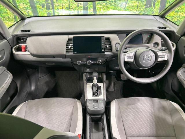 フィット ｅ：ＨＥＶクロスター　純正９型ナビ　バックカメラ　ホンダセンシング　アダプティブクルーズ　禁煙車　コーナーセンサー　レーンアシスト　スマートキー　ＬＥＤヘッド／フォグ　オートハイビーム　オートライト　オートエアコン（2枚目）