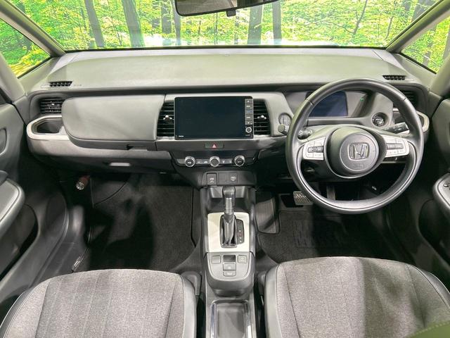 フィット ｅ：ＨＥＶホーム　純正９型ナビ　バックカメラ　ホンダセンシング　アダプティブクルーズ　禁煙車　Ｂｌｕｅｔｏｏｔｈ再生　ＥＴＣ　コーナーセンサー　ＬＥＤヘッド　オートライト　ハーフレザーシート　スマートキー（2枚目）