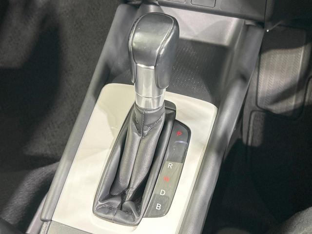 フィット ｅ：ＨＥＶホーム　純正９型ナビ　バックカメラ　ホンダセンシング　アダプティブクルーズ　禁煙車　Ｂｌｕｅｔｏｏｔｈ再生　ＥＴＣ　コーナーセンサー　ＬＥＤヘッド　オートライト　ハーフレザーシート　スマートキー（30枚目）