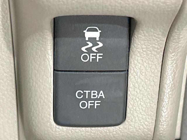 Ｎ－ＢＯＸ Ｇ・ターボＬパッケージ　純正ナビ　バックカメラ　シティブレーキ　クルコン　両側電動ドア　禁煙車　Ｂｌｕｅｔｏｏｔｈ再生　ＥＴＣ　パドルシフト　純正１４インチＡＷ　純正革巻きステアリング　スマートキー　オートエアコン　地デジ（6枚目）