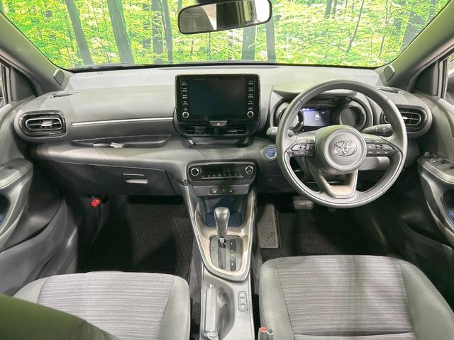 ヤリス ハイブリッドＺ　純正８型ナビ　バックカメラ　衝突軽減　レーダークルーズ　禁煙車　前席シートヒーター　レーンアシスト　スマートキー　ＬＥＤヘッド／フォグ　オートマチックハイビーム　オートエアコン　Ｂｌｕｅｔｏｏｔｈ（2枚目）