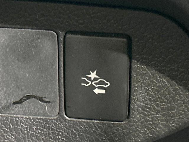 ヴィッツ Ｆ　純正ナビ　セーフティセンス　禁煙車　Ｂｌｕｅｔｏｏｔｈ再生　ＥＴＣ　オートマチックハイビーム　キーレスエントリー　パワーウィンドウ　電動格納ミラー　地デジ　ＣＤ再生　ＡＵＸ接続　先行車発進告知機能（4枚目）