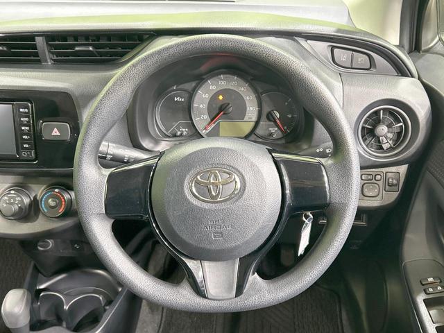 ヴィッツ Ｆ　純正ナビ　セーフティセンス　禁煙車　Ｂｌｕｅｔｏｏｔｈ再生　ＥＴＣ　オートマチックハイビーム　キーレスエントリー　パワーウィンドウ　電動格納ミラー　地デジ　ＣＤ再生　ＡＵＸ接続　先行車発進告知機能（11枚目）