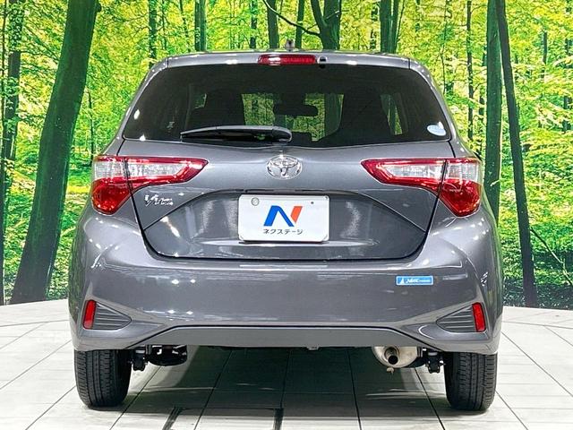 ヴィッツ Ｆ　純正ナビ　セーフティセンス　禁煙車　Ｂｌｕｅｔｏｏｔｈ再生　ＥＴＣ　オートマチックハイビーム　キーレスエントリー　パワーウィンドウ　電動格納ミラー　地デジ　ＣＤ再生　ＡＵＸ接続　先行車発進告知機能（15枚目）