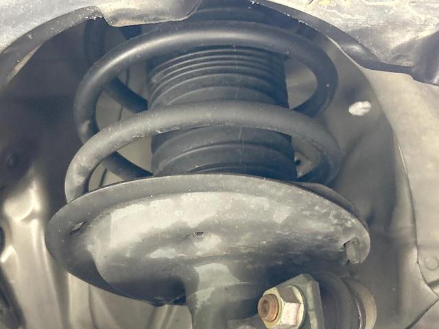 ヴィッツ Ｆ　純正ナビ　セーフティセンス　禁煙車　Ｂｌｕｅｔｏｏｔｈ再生　ＥＴＣ　オートマチックハイビーム　キーレスエントリー　パワーウィンドウ　電動格納ミラー　地デジ　ＣＤ再生　ＡＵＸ接続　先行車発進告知機能（20枚目）