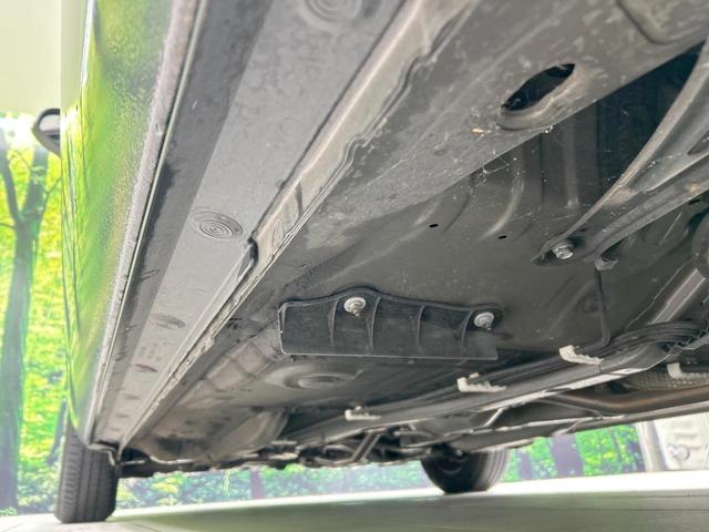 ヴィッツ Ｆ　純正ナビ　セーフティセンス　禁煙車　Ｂｌｕｅｔｏｏｔｈ再生　ＥＴＣ　オートマチックハイビーム　キーレスエントリー　パワーウィンドウ　電動格納ミラー　地デジ　ＣＤ再生　ＡＵＸ接続　先行車発進告知機能（23枚目）