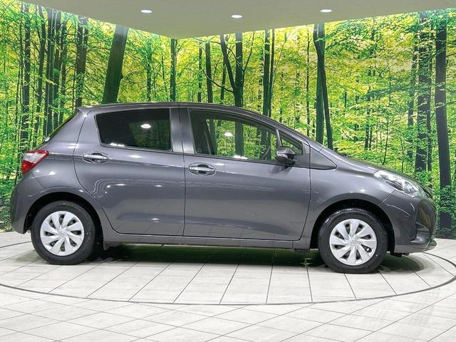ヴィッツ Ｆ　純正ナビ　セーフティセンス　禁煙車　Ｂｌｕｅｔｏｏｔｈ再生　ＥＴＣ　オートマチックハイビーム　キーレスエントリー　パワーウィンドウ　電動格納ミラー　地デジ　ＣＤ再生　ＡＵＸ接続　先行車発進告知機能（27枚目）