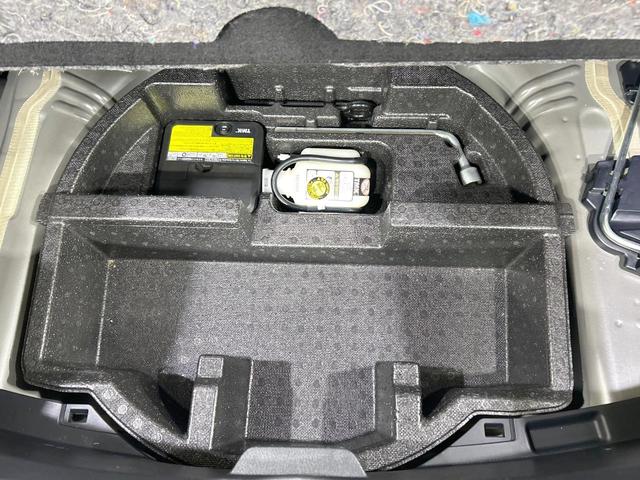 ヴィッツ Ｆ　純正ナビ　セーフティセンス　禁煙車　Ｂｌｕｅｔｏｏｔｈ再生　ＥＴＣ　オートマチックハイビーム　キーレスエントリー　パワーウィンドウ　電動格納ミラー　地デジ　ＣＤ再生　ＡＵＸ接続　先行車発進告知機能（38枚目）