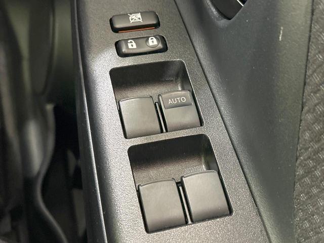 ヴィッツ Ｆ　純正ナビ　セーフティセンス　禁煙車　Ｂｌｕｅｔｏｏｔｈ再生　ＥＴＣ　オートマチックハイビーム　キーレスエントリー　パワーウィンドウ　電動格納ミラー　地デジ　ＣＤ再生　ＡＵＸ接続　先行車発進告知機能（43枚目）