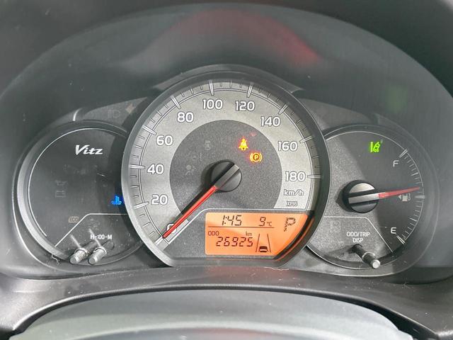 ヴィッツ Ｆ　純正ナビ　セーフティセンス　禁煙車　Ｂｌｕｅｔｏｏｔｈ再生　ＥＴＣ　オートマチックハイビーム　キーレスエントリー　パワーウィンドウ　電動格納ミラー　地デジ　ＣＤ再生　ＡＵＸ接続　先行車発進告知機能（48枚目）