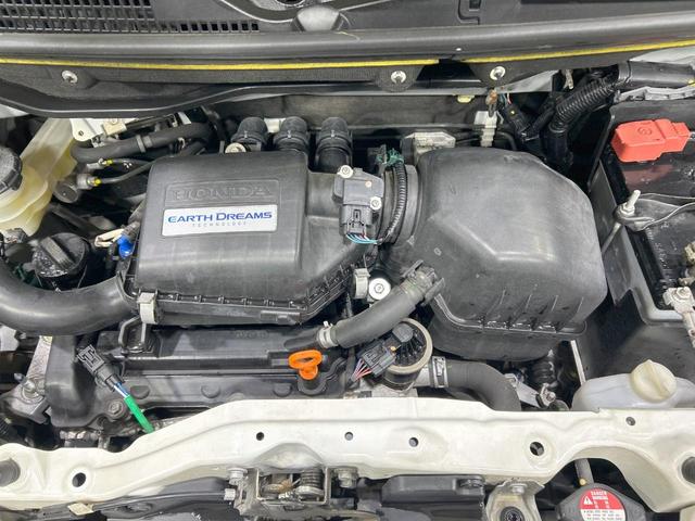 Ｎ－ＢＯＸ Ｇ・Ｌパッケージ　純正ディスプレイ　バックカメラ　電動スライド　禁煙車　ＥＴＣ　Ｂｌｕｅｔｏｏｔｈ接続　ＨＤＭＩ接続　スマートキー　ＨＩＤヘッド　オートライト　オートエアコン　電動オート格納ミラー　地デジ　ＣＤ再生（18枚目）